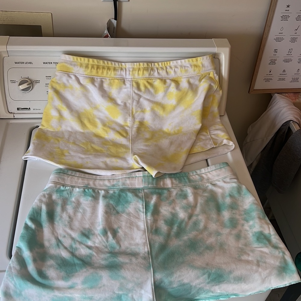 Gap tie-dye shorts, 2 pairs, size large - Picture 2 of 9